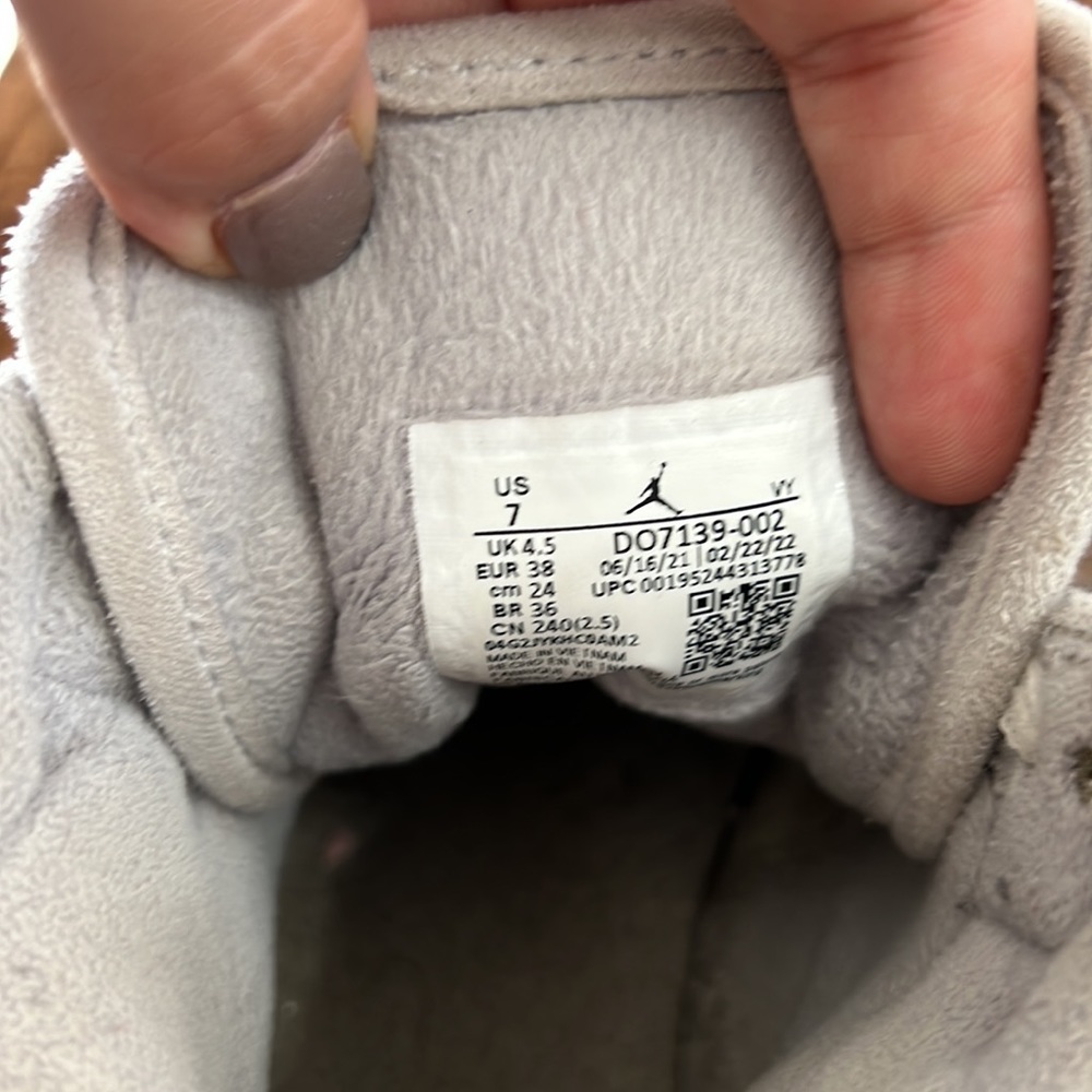 Air Jordan 1 suede women’s size 7 100% Authentic!! - Picture 5 of 6